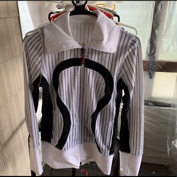 Lululemon zip up - Picture 1 of 3